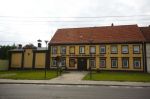???: Ein Gebäude von Bractwo Kurkowe (Schützenverein), zur Zeit Gminny Dom Kultury (Gemeinde-Kulturhaus)